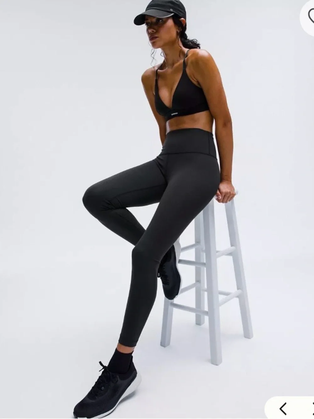 lululemon athletica Black Wunder Train High-Rise Tight 25". Size. 4 - Picture 8 of 14